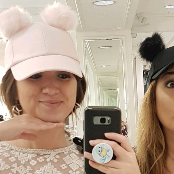 Meet your Posher, Seila - Picture 1 of 1